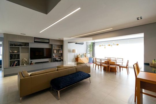 Apartamento para alugar com 3 quartos, 240m² em Jardim Prudência, São Paulo