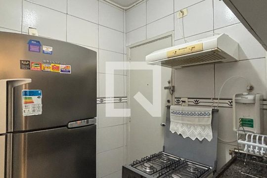 Cozinha de apartamento para alugar com 2 quartos, 75m² em Copacabana, Rio de Janeiro