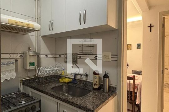 Cozinha de apartamento para alugar com 2 quartos, 75m² em Copacabana, Rio de Janeiro