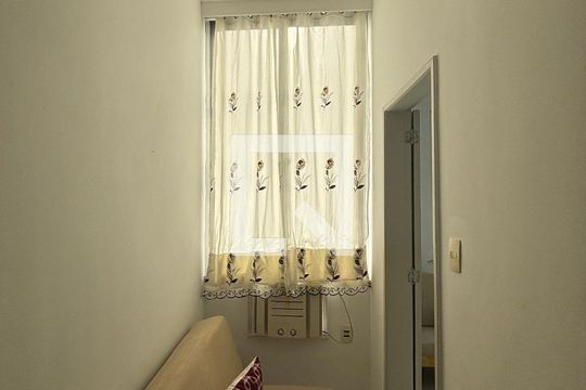 Sala de apartamento para alugar com 2 quartos, 75m² em Copacabana, Rio de Janeiro