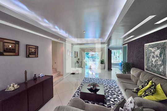 Sala de casa de condomínio para alugar com 4 quartos, 280m² em Vargem Grande, Rio de Janeiro