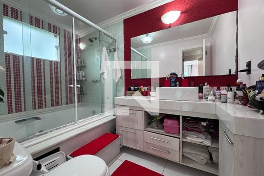 Suíte master - banheiro de casa de condomínio para alugar com 4 quartos, 280m² em Vargem Grande, Rio de Janeiro
