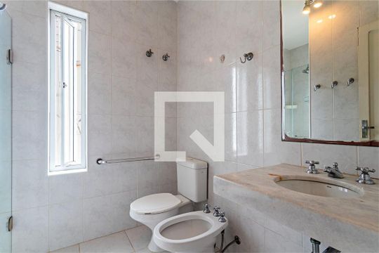Banheiro de casa à venda com 2 quartos, 145m² em Vila Madalena, São Paulo