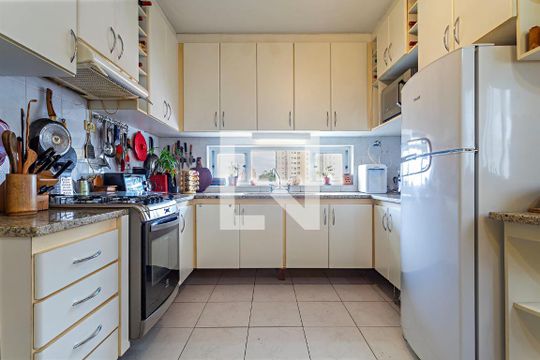 Cozinha de casa à venda com 2 quartos, 145m² em Vila Madalena, São Paulo