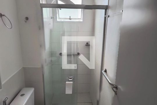 Banheiro de apartamento à venda com 2 quartos, 54m² em Jardim Riacho das Pedras, Contagem
