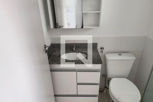 Banheiro de apartamento à venda com 2 quartos, 54m² em Jardim Riacho das Pedras, Contagem