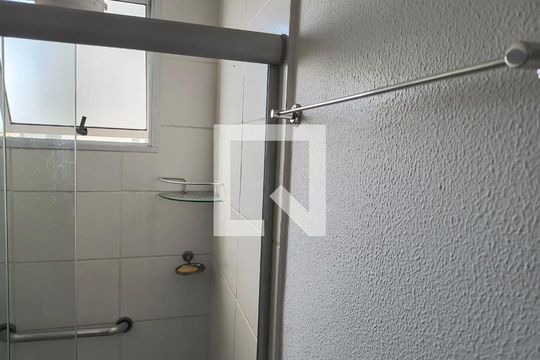 Banheiro de apartamento à venda com 2 quartos, 54m² em Jardim Riacho das Pedras, Contagem