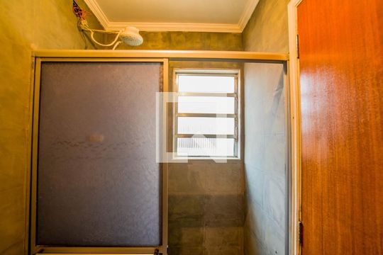 Banheiro Social de apartamento à venda com 2 quartos, 70m² em Vila Pires, Santo André