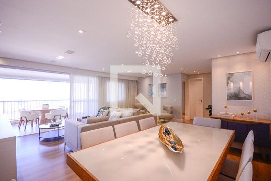Sala de apartamento à venda com 3 quartos, 144m² em Vila Gumercindo, São Paulo