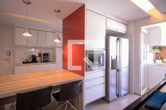 Cozinha de apartamento à venda com 3 quartos, 144m² em Vila Gumercindo, São Paulo