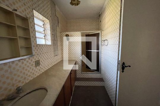 Banheiro 2 de casa para alugar com 3 quartos, 367m² em Butantã, São Paulo