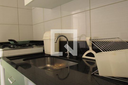 Cozinha de apartamento para alugar com 2 quartos, 60m² em Umuarama, Osasco