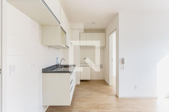 Cozinha de apartamento para alugar com 2 quartos, 33m² em Butantã, São Paulo