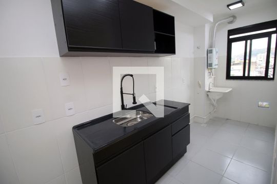 Cozinha de apartamento para alugar com 2 quartos, 45m² em Irajá, Rio de Janeiro