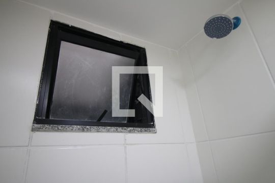 Banheiro de apartamento para alugar com 2 quartos, 45m² em Irajá, Rio de Janeiro