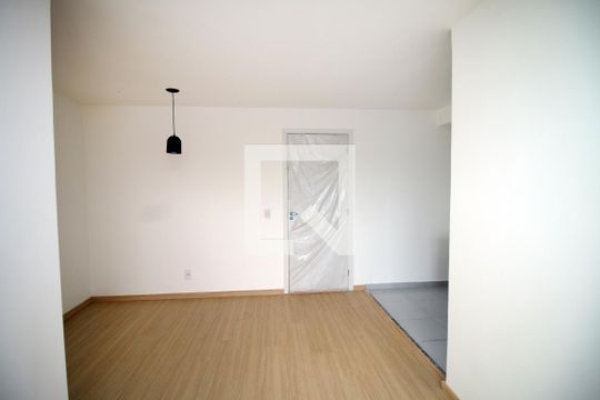 Sala de apartamento para alugar com 2 quartos, 45m² em Irajá, Rio de Janeiro