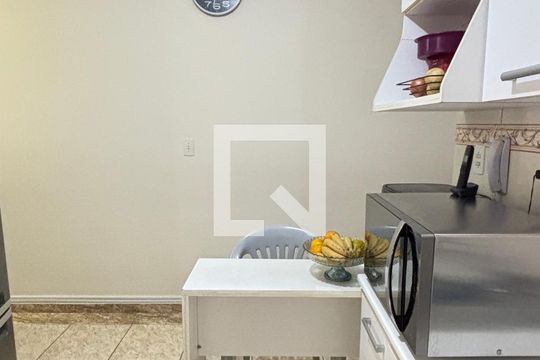 Cozinha de apartamento à venda com 2 quartos, 80m² em Vila Tibiriçá, Santo André
