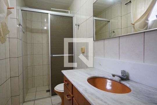 Banheiro da Suíte de apartamento para alugar com 3 quartos, 133m² em Saco dos Limões, Florianópolis