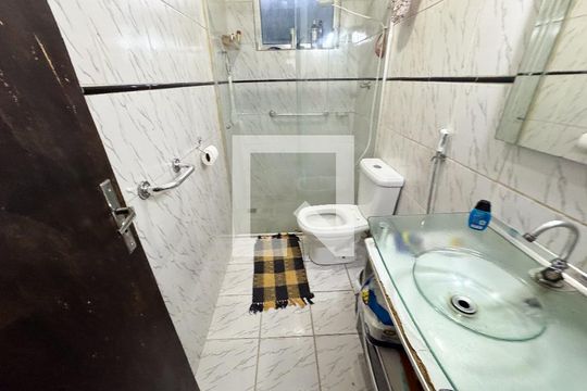 Banheiro  de casa à venda com 4 quartos, 140m² em Jardim Bandeirantes, Contagem