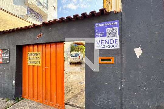 Fachada de casa à venda com 4 quartos, 140m² em Jardim Bandeirantes, Contagem