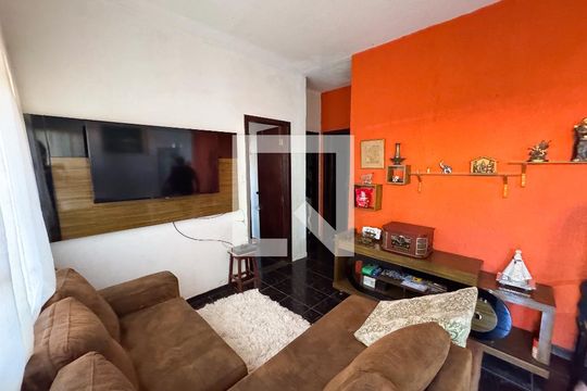 Sala de casa à venda com 4 quartos, 140m² em Jardim Bandeirantes, Contagem