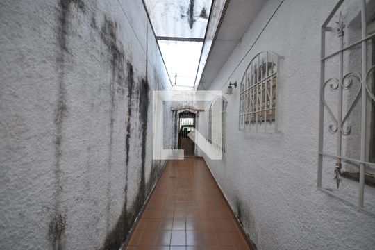 Corredor Lateral de casa à venda com 2 quartos, 148m² em Vila Leonor, São Paulo