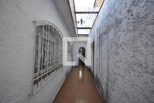 Corredor Lateral de casa à venda com 2 quartos, 148m² em Vila Leonor, São Paulo