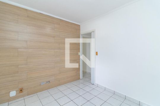 Quarto 2 de casa para alugar com 2 quartos, 120m² em Vila Ré, São Paulo