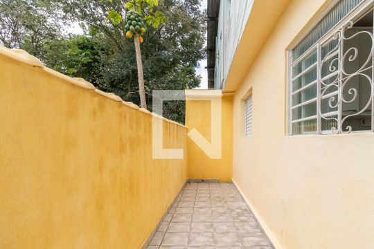 Quintal de casa para alugar com 2 quartos, 120m² em Vila Ré, São Paulo