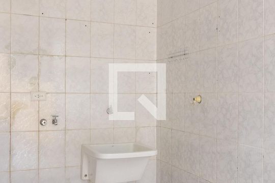 Área de Serviço de casa para alugar com 2 quartos, 120m² em Vila Ré, São Paulo