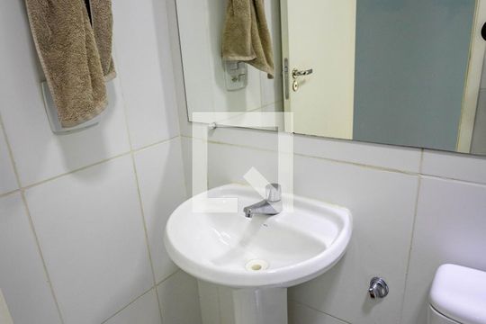 Banheiro de apartamento para alugar com 2 quartos, 44m² em Canhema, Diadema