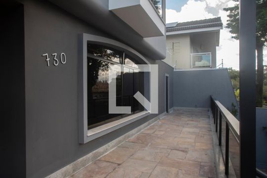 Área Externa de casa para alugar com 8 quartos, 1100m² em Planalto Paulista, São Paulo