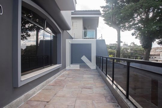 Área Externa de casa para alugar com 8 quartos, 1100m² em Planalto Paulista, São Paulo