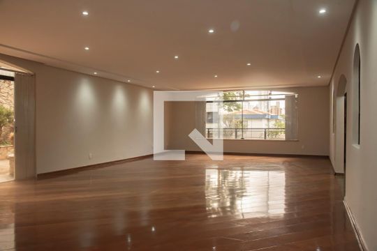 Casa para alugar com 8 quartos, 1100m² em Planalto Paulista, São Paulo