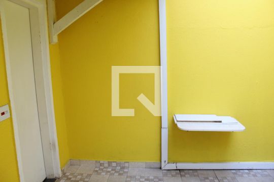 Quintal de casa de condomínio para alugar com 2 quartos, 60m² em Jardim Barbacena, Cotia