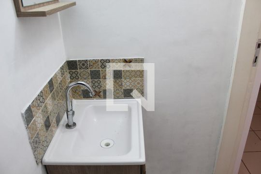 Lavabo de casa de condomínio para alugar com 2 quartos, 60m² em Jardim Barbacena, Cotia