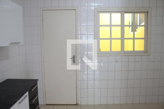 Cozinha de casa de condomínio para alugar com 2 quartos, 60m² em Jardim Barbacena, Cotia
