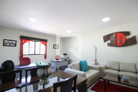 Quarto 2 de casa para alugar com 2 quartos, 300m² em Jardim Monte Kemel, São Paulo