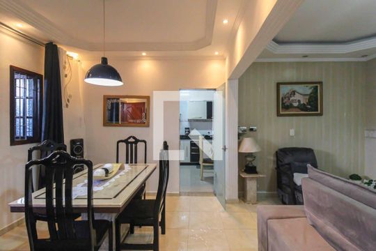Sala de casa à venda com 2 quartos, 240m² em Jardim Nice, São Paulo