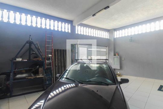 Garagem de casa à venda com 2 quartos, 240m² em Jardim Nice, São Paulo