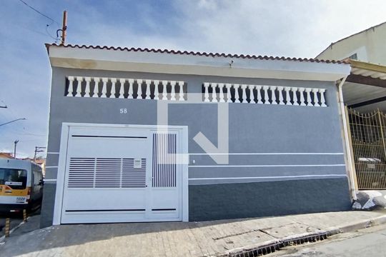 Fachada de casa à venda com 2 quartos, 240m² em Jardim Nice, São Paulo