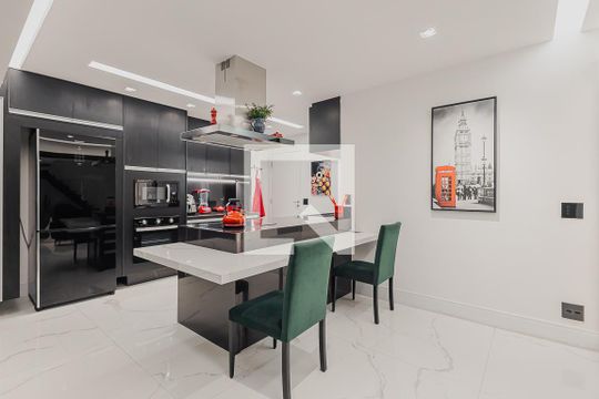 Cozinha de apartamento à venda com 1 quarto, 106m² em Pinheiros, São Paulo