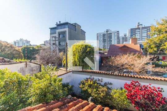Vista da Suíte de casa à venda com 6 quartos, 320m² em Menino Deus, Porto Alegre