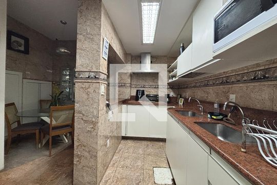 Cozinha de apartamento para alugar com 1 quarto, 30m² em Copacabana, Rio de Janeiro