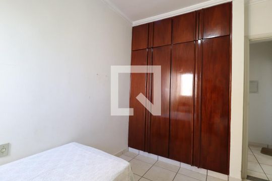Quarto 2 de apartamento para alugar com 2 quartos, 58m² em Santa Mônica, Uberlândia