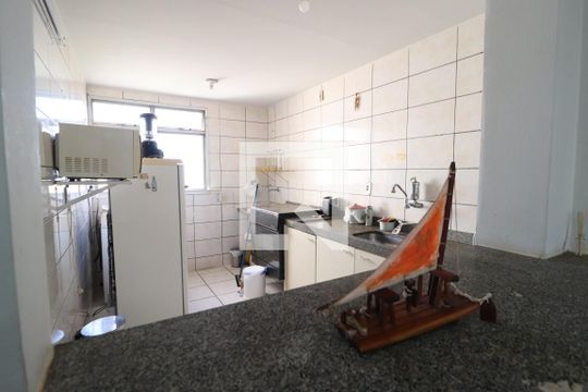 Cozinha de apartamento para alugar com 2 quartos, 58m² em Santa Mônica, Uberlândia