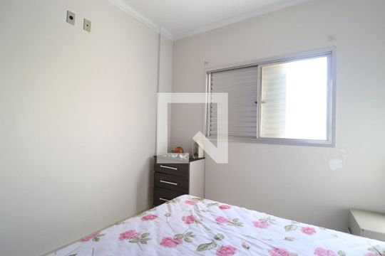 Quarto 1 de apartamento para alugar com 2 quartos, 58m² em Santa Mônica, Uberlândia