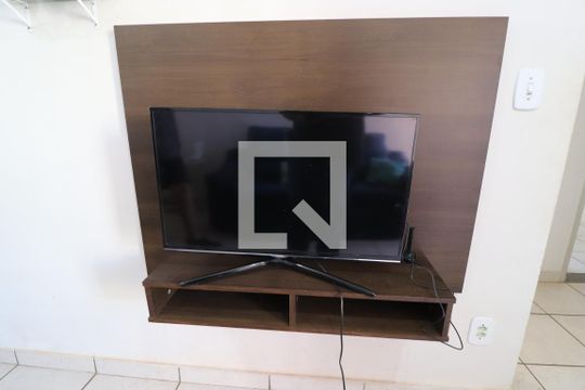 Sala de apartamento para alugar com 2 quartos, 58m² em Santa Mônica, Uberlândia