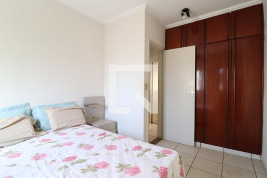 Quarto 1 de apartamento para alugar com 2 quartos, 58m² em Santa Mônica, Uberlândia