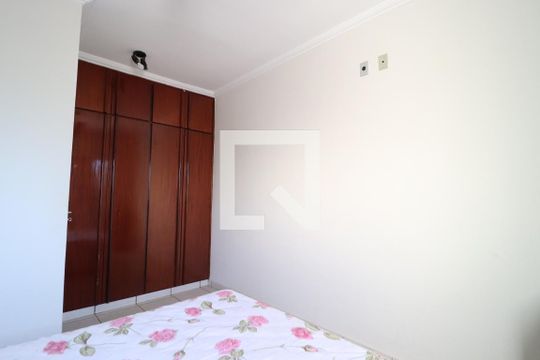 Quarto 1 de apartamento para alugar com 2 quartos, 58m² em Santa Mônica, Uberlândia